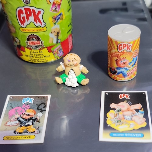 Micro minifigure topps - minifigure,