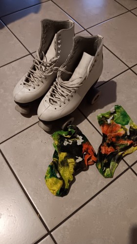 Pattini rotelle bianchi con - a,