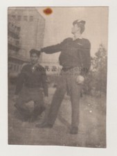 Due giovani uomini belli e