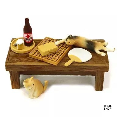 Rest the bench - on, calico