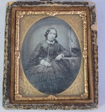 DAGUERREOTYPE PHOTOGRAPH OF AN