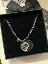 Collana con ciondolo a forma