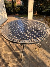 tavolo per esterni con piano mosaico in stile marocchino completo di 6 sedie