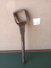 ANTICA CHIAVE PER MOZZO RUOTA CARRI E CARROZZE