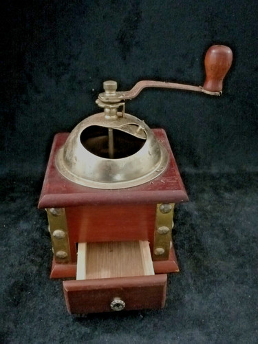 Antico macinacaffè manuale