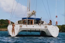 606094 Barca a vela catamarano