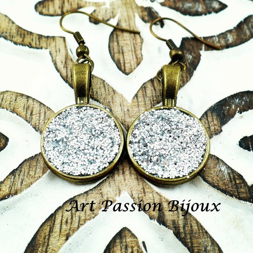Piccoli orecchini con - , glitter