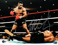 OFFERTA! Mike Tyson foto autografata firmata 11x14 in piedi sopra Beckett BAS