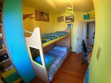 Cameretta bimbi gialla e azzurra in perfette condizioni con armadio capiente