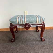 Ottomano intagliato stile