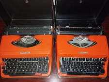Coppia Di Macchine Da Scrivere