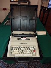 macchina da scrivere olivetti