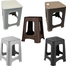 Sgabello a gradini in rattan