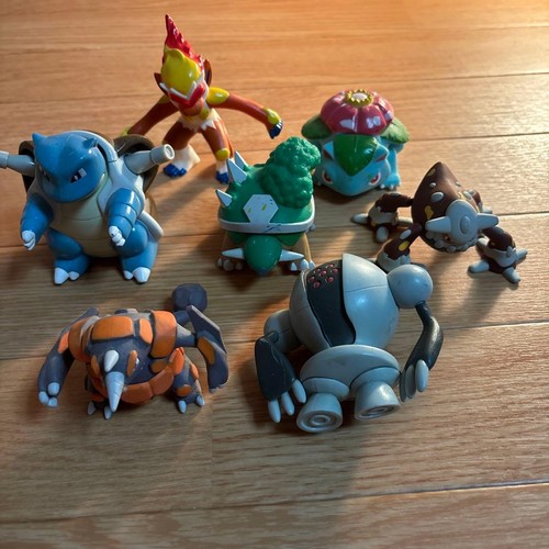 Pokemon mini figure - pokemon,