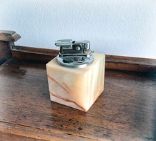 Accendino vintage con base in marmo