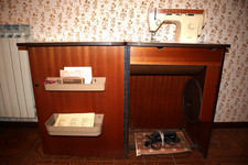 Macchina per cucire Singer modello 368 (a scomparsa/elettrica) con mobile