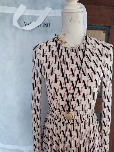 Valentino designer maxi logo - valentino,