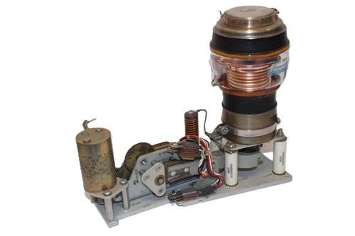 Vacuum capacitor with - , drive
