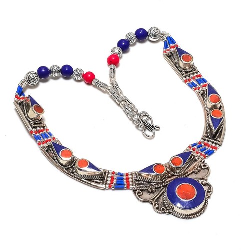 Collana con pietre preziose