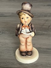 Goebel Hummel Figurine Street Singer #131 Boy Singing 5”