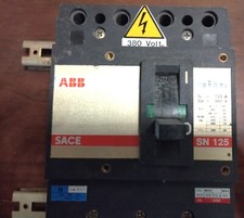 INTERRUTTORE SCATOLATO 4POLI