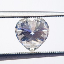 Anello con diamanti a forma di