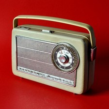 Piccola radio a valigetta