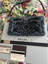 Prada.  Pouchete borsa