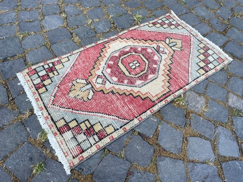 Tappeto piccolo vintage turco