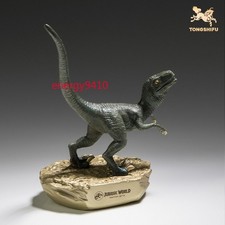 Statua in ottone blu