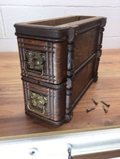 Macchina da cucire vintage a