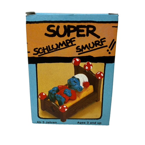 Super puffo sdraiato nel letto - puffo,
