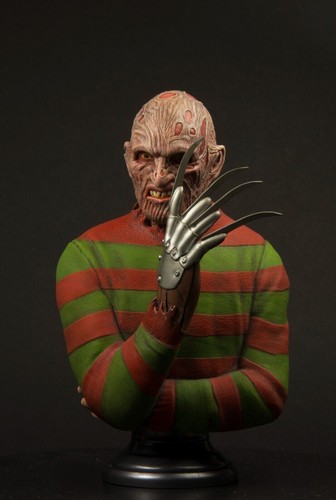 Busto resina freddy - resina.,
