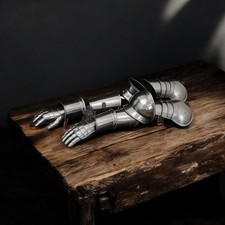 Armatura da braccio medievale