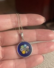 Collana con ciondolo tondo in