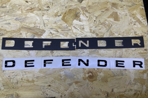 Defender scritta nero lucido - defender,