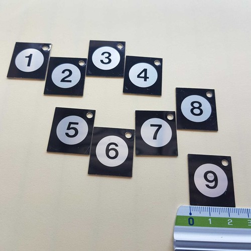 Targhette forate numeri 9 - targhette,