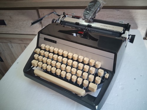 Macchina scrivere adler - da,