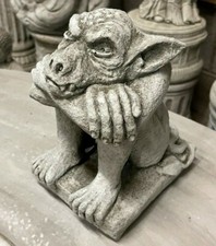 Gargoyle annoiato grottesco