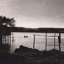 Barca solitaria alla deriva