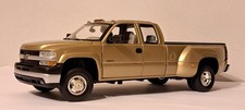 Modellino auto scala 1:18 Chevrolet Silverado 3500 Duramax Diesel 6.6 Dually pressofuso 