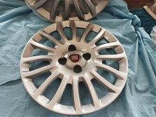 FIAT GRANDE PUNTO DAL 2008 - SET 4 COPPA RUOTA COPRICERCHI BORCHIE 15" L/ROSSO