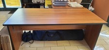Scrivania da ufficio 160 x 80 cm colore legno chiaro e nero in buono stato