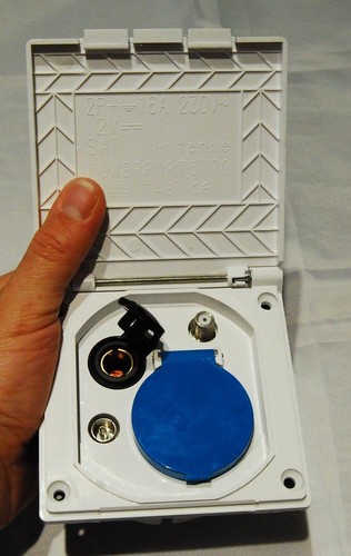Presa esterna 12v 220v - 1,