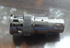 Adattatore Pomona 5299 spina BNC a presa triassiale BNC (3 Lug Triax F a BNC M)