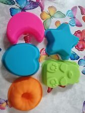 5 Stampi in silicone di varie forme per dolci
