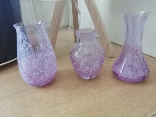 Tre vasi posa viola - in,