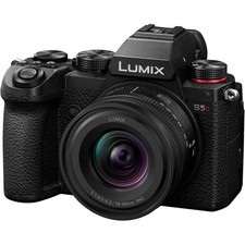 Panasonic Lumix S5D + 18-40mm