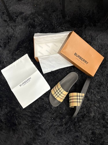 Burberry slide - burberry,