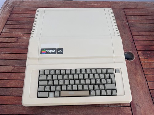 Apple iie computer - iie, –